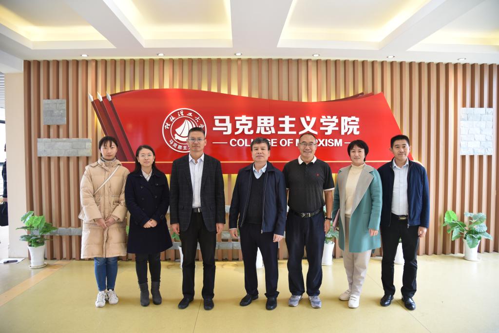 自治区教育工委领导一行到太阳成官网进行调研